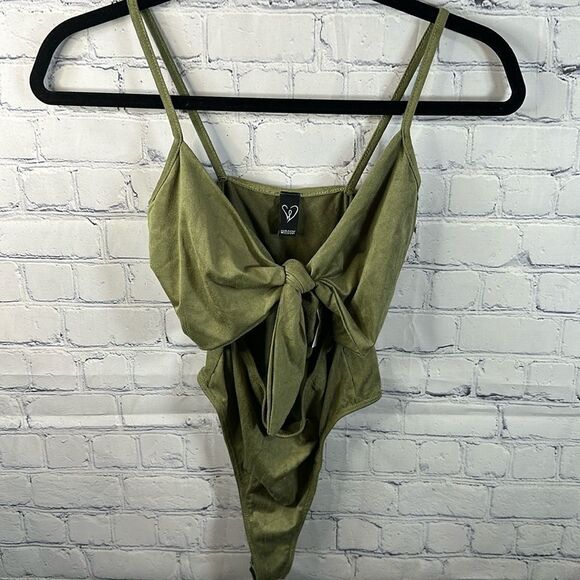 🌿 Green Velvet Windsor Bodysuit - Size XS (New with Tag) 🌿 - Picture 1 of 4